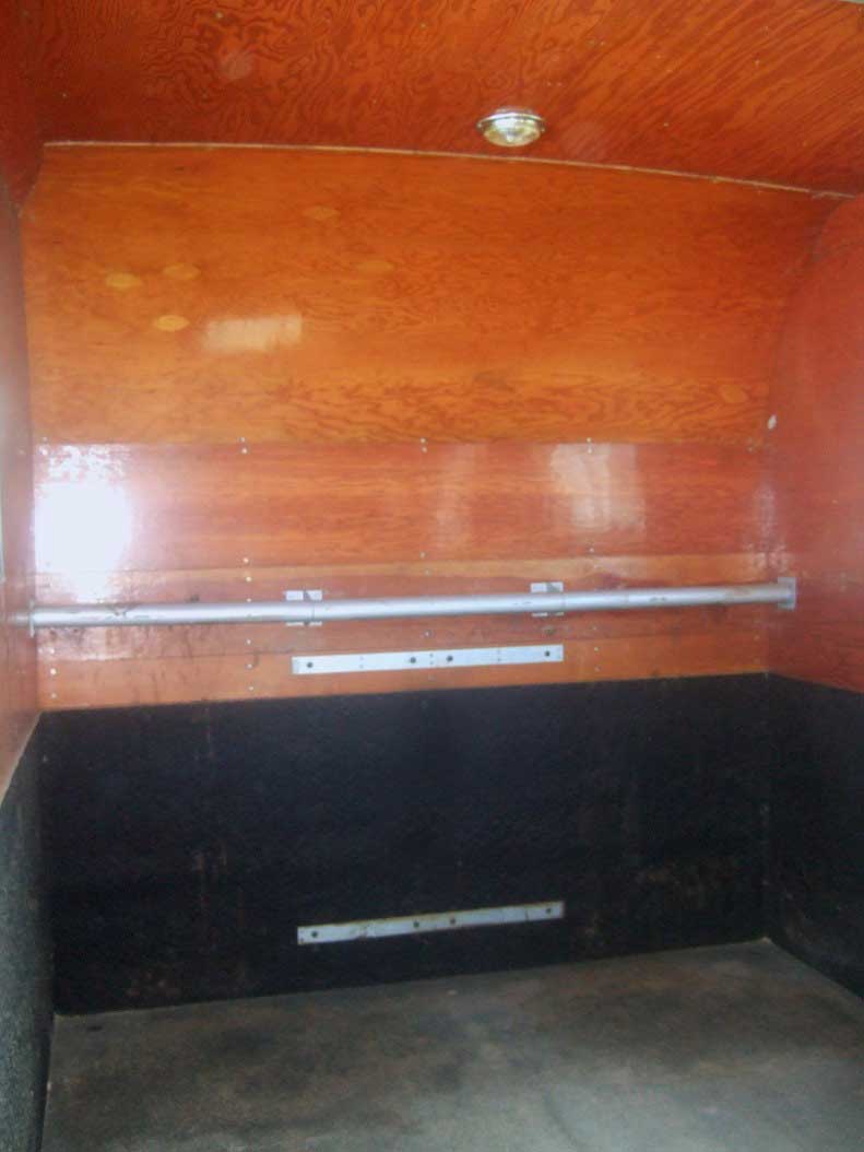 photo of interior of horse bed